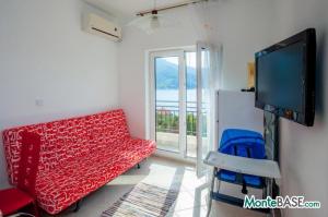 Mini-hotel with a view of the Bay of Kotor and a swimming pool NA01305_16.jpg