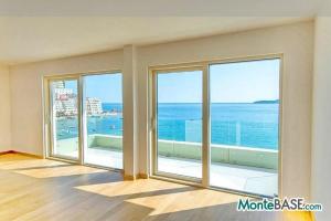 Luxury apartments on the first line in Rafailovici NA01326_5.jpg
