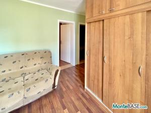 Two-storey townhouse with a country house in Petrovac NA01423_6.JPG