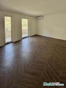 Spacious apartment in Petrovac with panoramic views NA01439_19.jpg