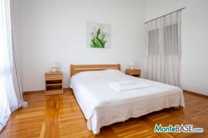 Villa with a swimming pool in Dobra Voda on the first line NA01484_16.jpg