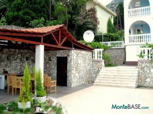 Sale of a legalized house with a swimming pool in Sutomore PR01245_4.jpg