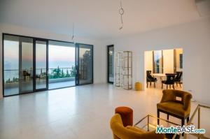 Luxury villa in Rezevici near the sea PR01317_12.jpeg