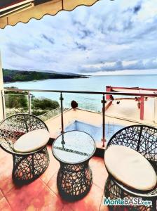 Sale of an apartment on the first line by the sea PR01402_10.jpg
