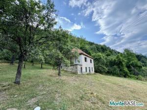 Manor with a large plot of land in Ulotina (Andrijevica) PR01424_2.jpg