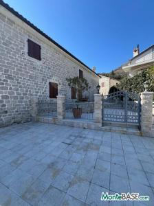 Stone villa on the Bay of Kotor in Kamenari PR01485_1.jpg