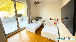 Penthouse with sea view in Becici PR01527_14.jpg