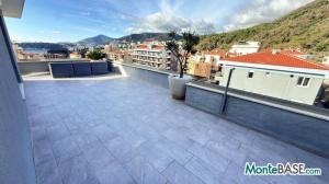 Penthouse with sea view in Becici PR01527_18.jpg