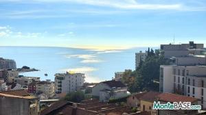 Penthouse with sea view in Becici PR01527_21.jpg