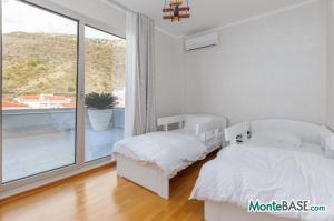 Penthouse with sea view in Becici PR01527_25.jpg