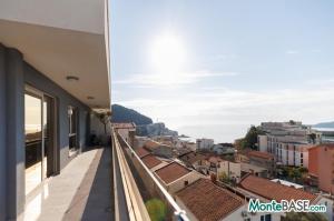 Penthouse with sea view in Becici PR01527_27.jpg