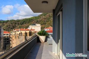 Penthouse with sea view in Becici PR01527_31.jpg