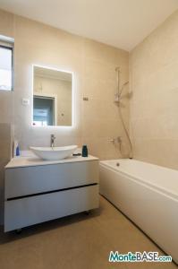 Penthouse with sea view in Becici PR01527_33.jpg