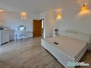 A house by the sea in Montenegro with a plot and garage PR01544_10.jpg