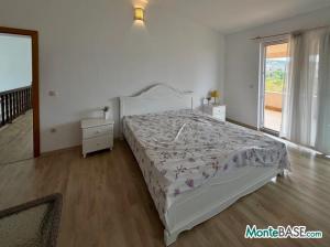 A house by the sea in Montenegro with a plot and garage PR01544_12.jpg