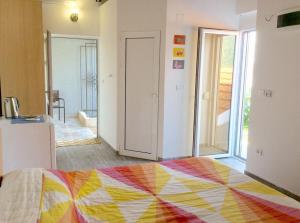 House in Lepetane, Tivat for 4 apartments MB052202_2.jpg