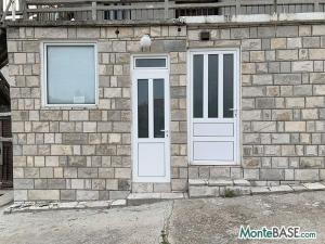 Квартира-студия в Сутоморе ниже дороги AS01327_1.jpg
